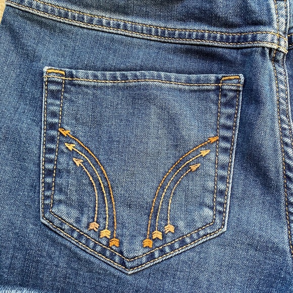 ⭐️SOLD⭐️Hollister jean shorts - Picture 4 of 4